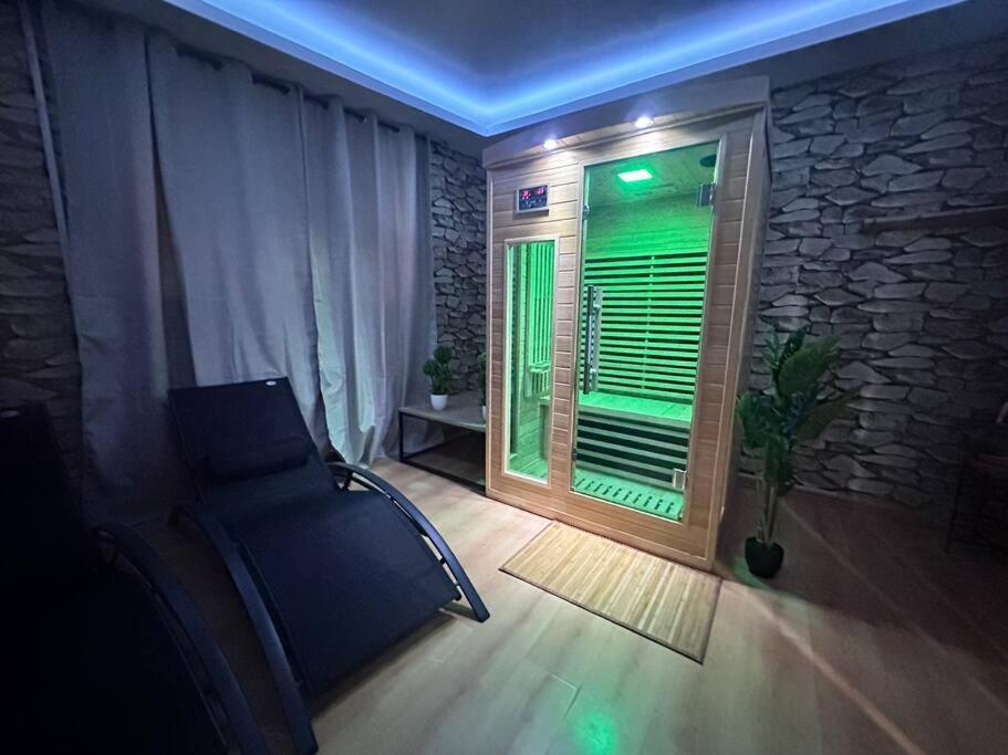 E Servagnat T3 Luxe Avec Sauna Jacuzzi Et Hammam Еперне Екстер'єр фото