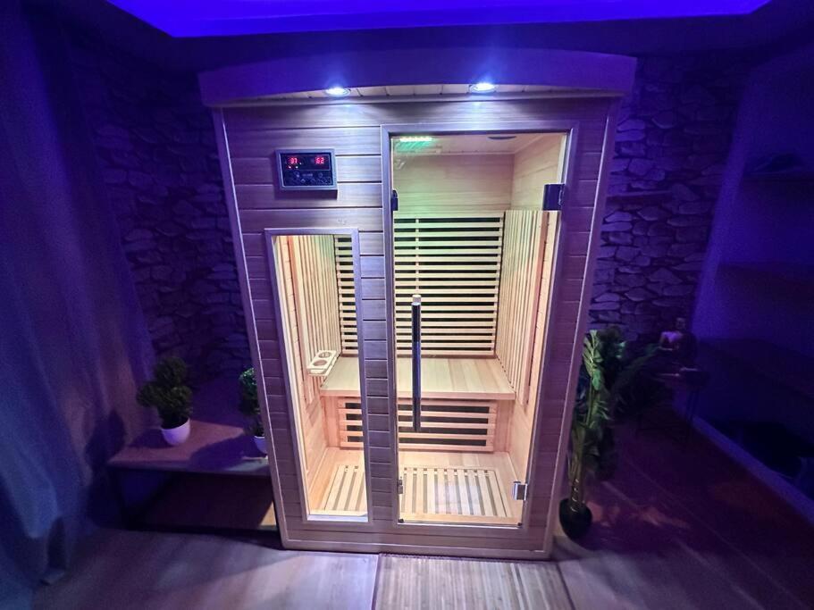 E Servagnat T3 Luxe Avec Sauna Jacuzzi Et Hammam Еперне Екстер'єр фото